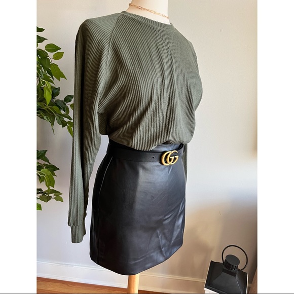 LIKE NEW Hollister soft green sweater - Picture 3 of 6